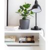 moderny pisaci stol work concept s mnozstvom miesta