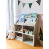 pohľad z boku na jedinečný regál BOOK NOOK, v modernom zelenom dizajne